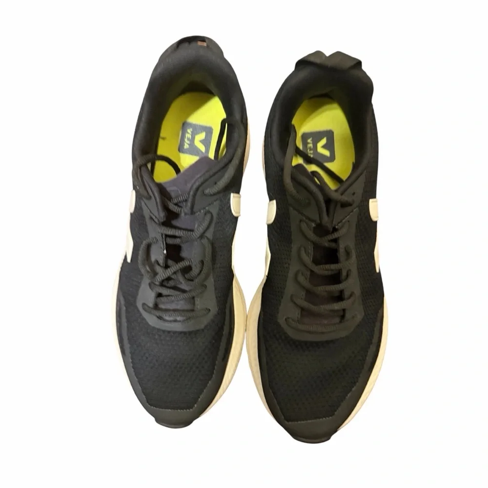 Veja Black and white women’s sneakers size 10
